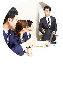 1、相談・解決実績豊富 四年間の法律相談受付4000件以上の実績 ＊全相談種別含む